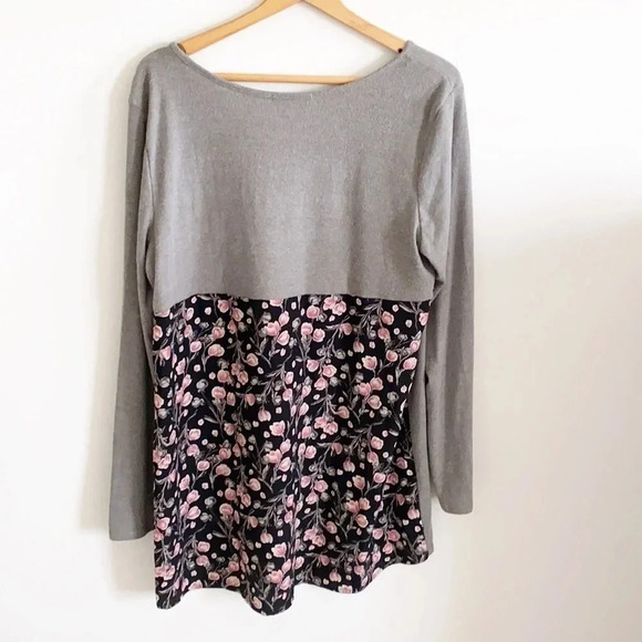 Le Lis Stitch Fix Gray knit floral back panel tunic top - Picture 3 of 6